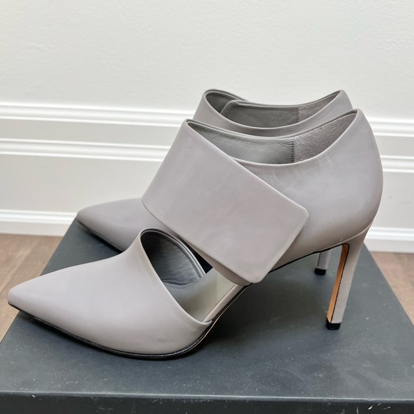 Brand new Vince heels - Picture 3 of 5